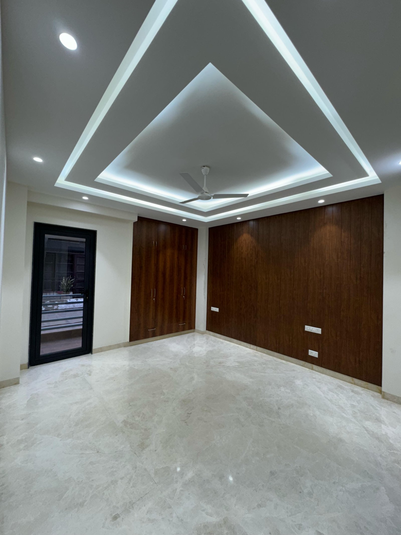 4BR, DLF Phase 1, G block available for rent